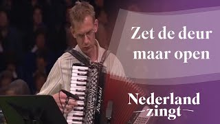 Miniatura de vídeo de "Zet de deur maar open - Nederland Zingt"