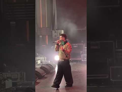 حماس جمهور أحمد سعد على أغنية مكسرات في لندن كونها أو ل حفل لـ احمد سعد في العاصمة البريطانية 