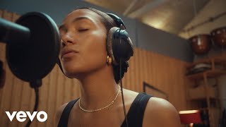 Olivia Dean - Danger (KEF In Studio Session)