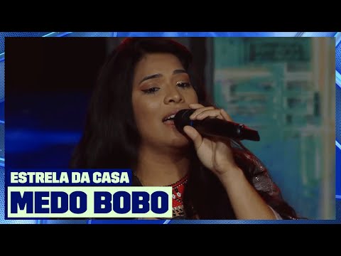 Heloísa Araújo canta