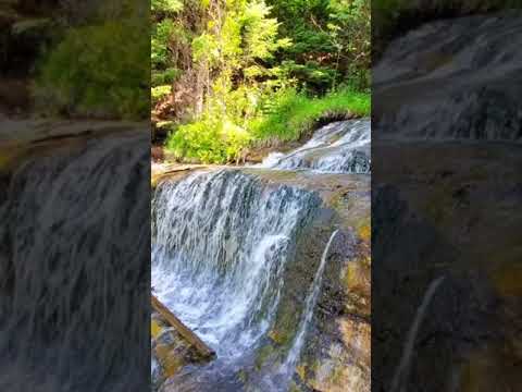 موسيقى هادئه مع صوت خرير المياه