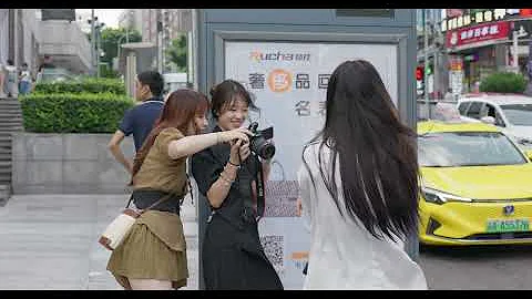 年轻女孩，长腿美女，丰乳肥臀，街道女孩，搭讪美女，城市女孩 / Unbelievable,  so many beauties gather here? long legs young girl - 天天要闻