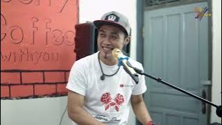 MREBES MILI - RONZ ASMARA ft YOGA Live cover at Velocity coffe