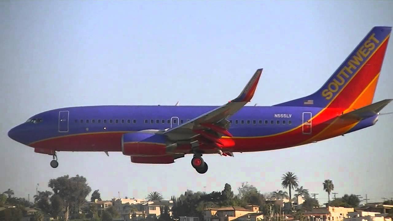 Southwest Airlines Boeing 737-7BD [N555LV] Landing San Diego - YouTube