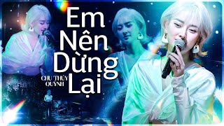 Download Lagu EM NÊN DỪNG LẠI - CHU THÚY QUỲNH Cover Lạ Mà Hay Quá (Bản Đẹp 4K) | Live at #PhongTraKhongTen MP3 Download Lagu EM NÊN DỪNG LẠI - CHU THÚY QUỲNH Cover Lạ Mà Hay Quá (Bản Đẹp 4K) | Live at #PhongTraKhongTen MP3