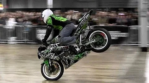 Motorcycle Stunts - Aaron Twite vs Kyle Sliger | X...