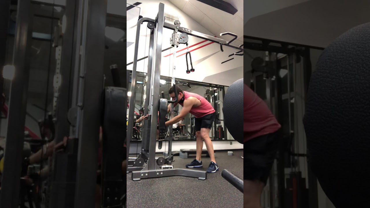 Тренировочный 19. Упражнение молитва на блоке стоя. Пуловер упражнение на Смите. Имитация борьбы в крюк на блоке стоя. Владу железо против радушны всё СТАЯВИДЕО.