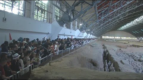 130,000 Tourists Swarm Into Qinshihuang's Mausoleum Site Museum in China's Shaanxi Province - DayDayNews
