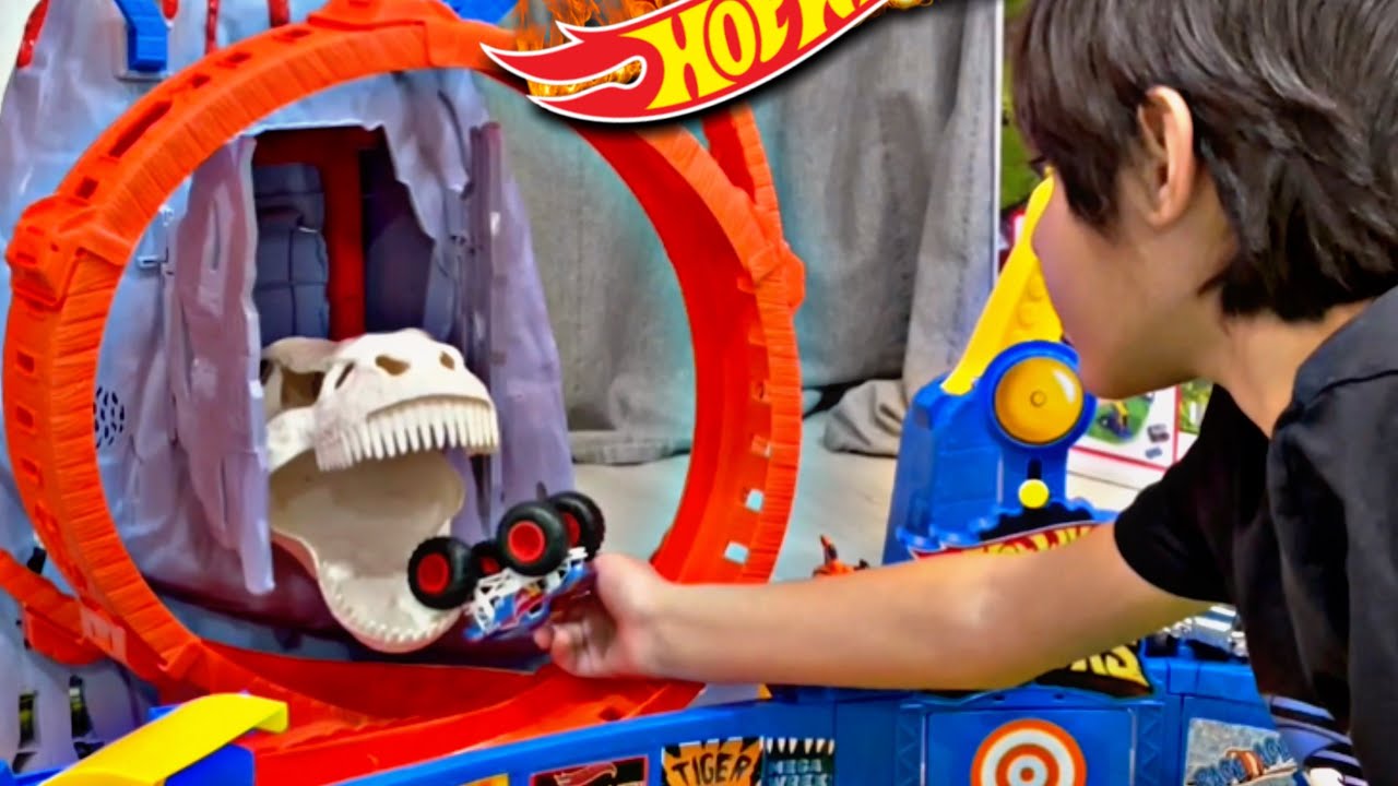 Hot wheels монстр трак вулкан