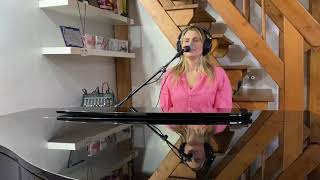 Angelica Borrelli - (Mamma) piano e voce