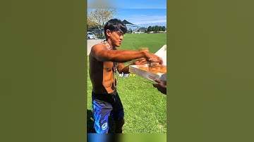 Đây là lý do vì sao vận động viên thể hình này lại xếp chồng những chiếc bánh lên nhau 😮