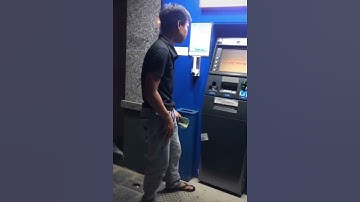 Thanh niên đùa giỡn với máy rút tiền và cái kết mất tiền ngu