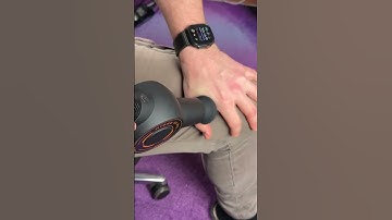 Hand massieren mit HYAKO R3 Pro 3in1 Hochfrequenz-Vibrationstherapie-Massagegerät