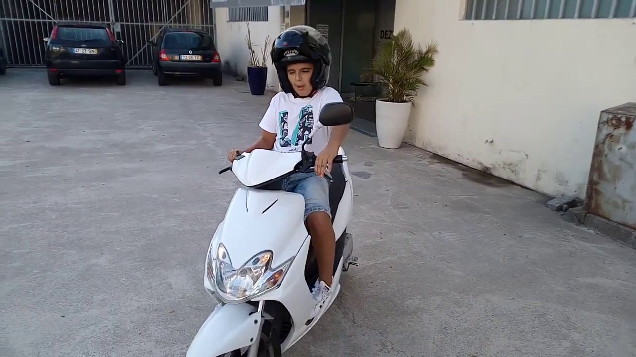 Primeira SCOOTER brasileira! YAMAHA Jog 50 teen - História, preço, consumo,  avaliação completa! 