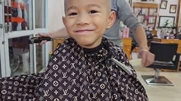 cắt tóc cho khách khó tính nhất Việt Nam 