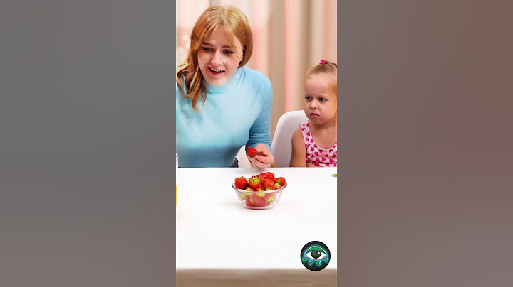 Cool strawberry hack so kids can eat them fast and mess-free🍓⚡