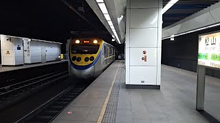 [臺鐵] 4224次EMU800型區間車+1233次EMU900型區間車松山進站