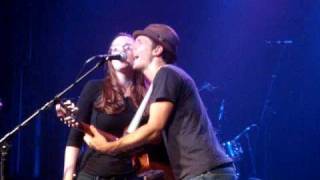 Vignette de la vidéo "Jasonn Mraz with Ingrid Michaelson - Lucky"