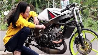 cewek cantik seting motor -story wa 30 detik