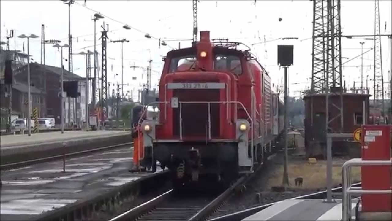 BR 363 211 schleppt BR 114 und 5 n-Wagen in Frankfurt-Hauptbahnhof