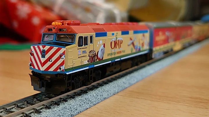 Kato 106-2015   Operation North Pole Christmas Train