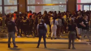 Hundreds of teenagers flood into downtown Chicago, smashing car windows, prompting police response