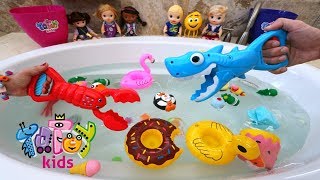 Bananakids Plays Picking Toys  🎁🎣 From The Tub 💦🛁!!! Girls Vs Boys Challenge!!!