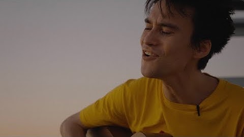 Jacob Collier – Keep An Eye On Summer (Live on Hermosa Beach)