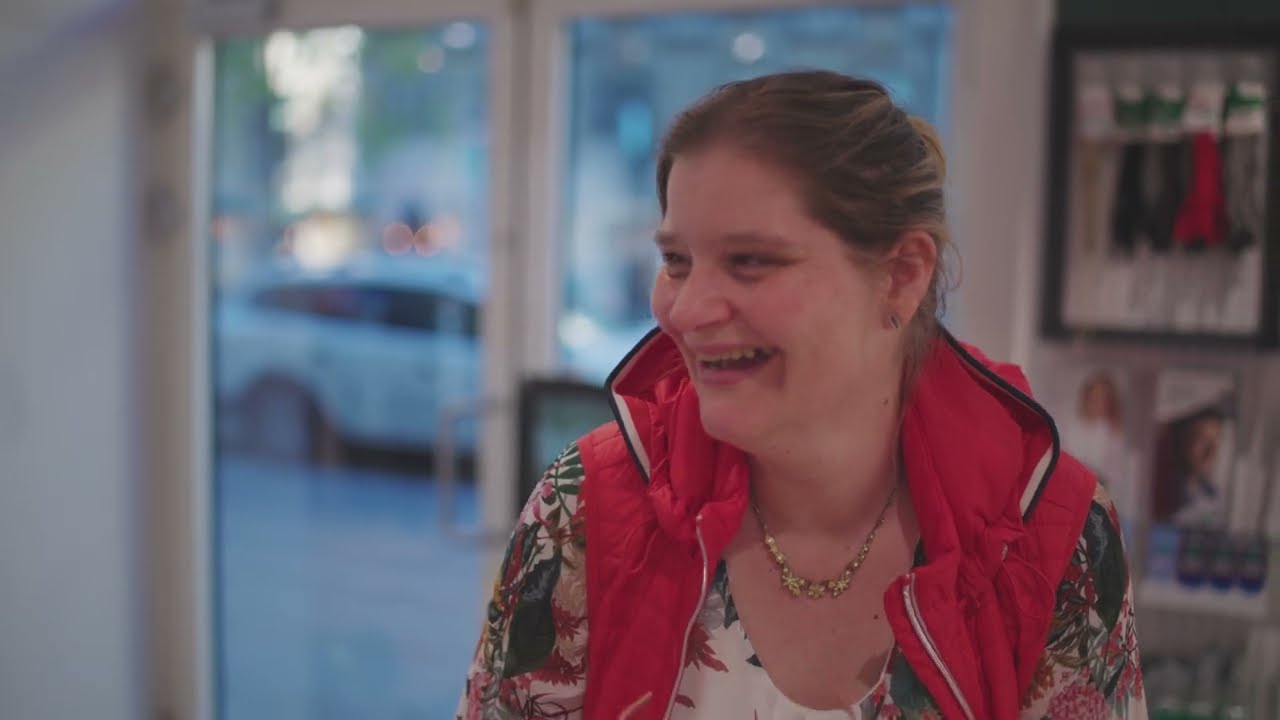 Louis Nielsen og Blå Kors giver gratis synstest og briller til udsatte danskere