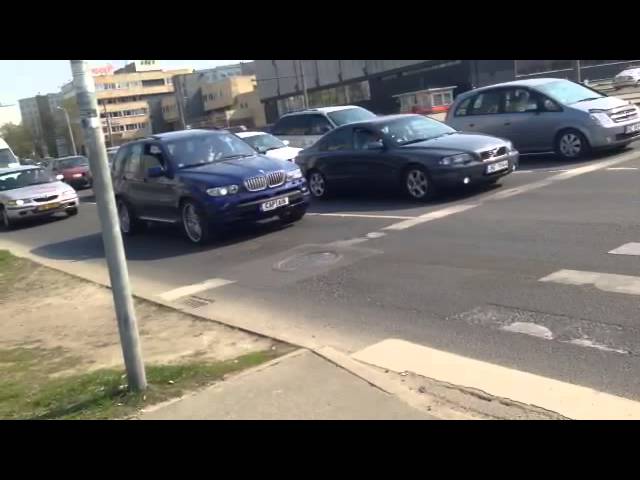 BMW X5 barrel roll…fails