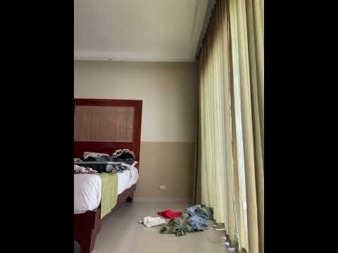 شاهد قبل الحذف بنت تخلع كل ملابسها على الهواء مباشره