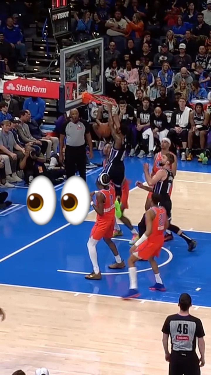 De’Aaron Fox dime to Malik Monk