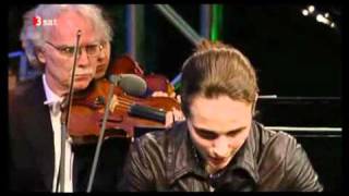 Video thumbnail of "Christoph Poppen und Hélène Grimaud, Schumann Klavierkonzert a-moll, 2.u.3.Satz"