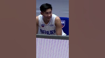 Đinh Tiến Công vào sân đúng 10 giây ngắn ngủi