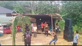 Seni bela diri pencak silat(guntaw)Dayak siang