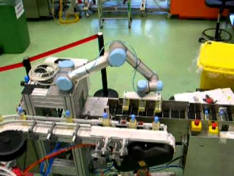 UNIVERSAL ROBOTS Verpacken von Shampooflaschen 1/2