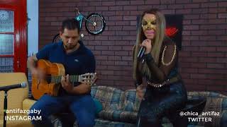 Chica del Antifaz cantando "Amigos No por Favor"