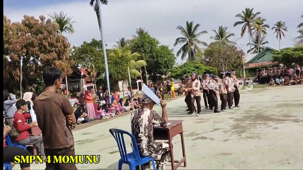 yel-yel SMPN 4 Momunu di bumi perkemahan Desa taluan