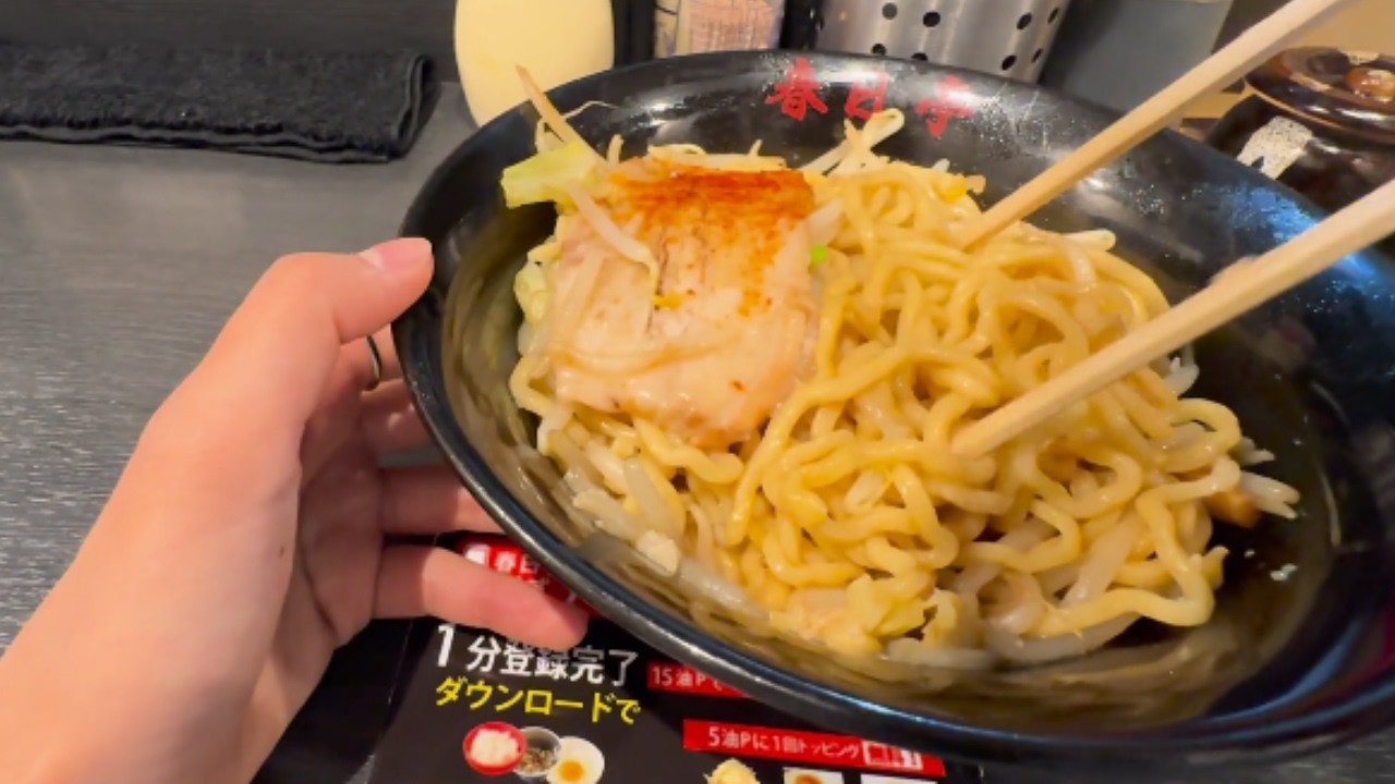 $6 Noodle Heaven: Tokyo’s Best Cheap Eats Loved by Locals! (Kasugatei Abura Soba)