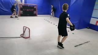 Kid&#39;s Hockey VLOG #243 Прокачиваем технику владения клюшкой и бросковую в зале с dmitri2khockey