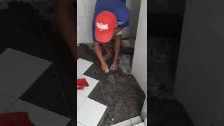 Pemasangan Lantai keramik diagonal dengan list grey#developer #property #bisnis #vlogs#shorts#short