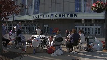 Uncommitted DNC delegates staging sit-in outside United Center