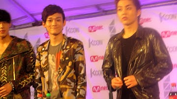 121013 KCON 2012 - AUTOGRAPH SESSION FANCAM EXO-M [CHEN AND TAO SAYING HI]