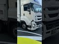 正面からいすゞGIGA巨大トラック
