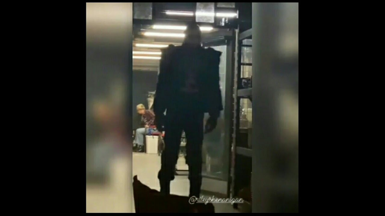 Robotman on set Doom patrol season 3