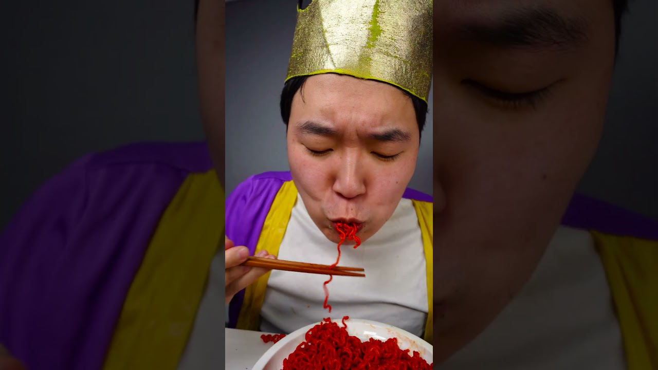 ASMR MUKBANG | красная еда против синей еды (огненная лапша, хот-доги, сырные палочки, гамбургеры)