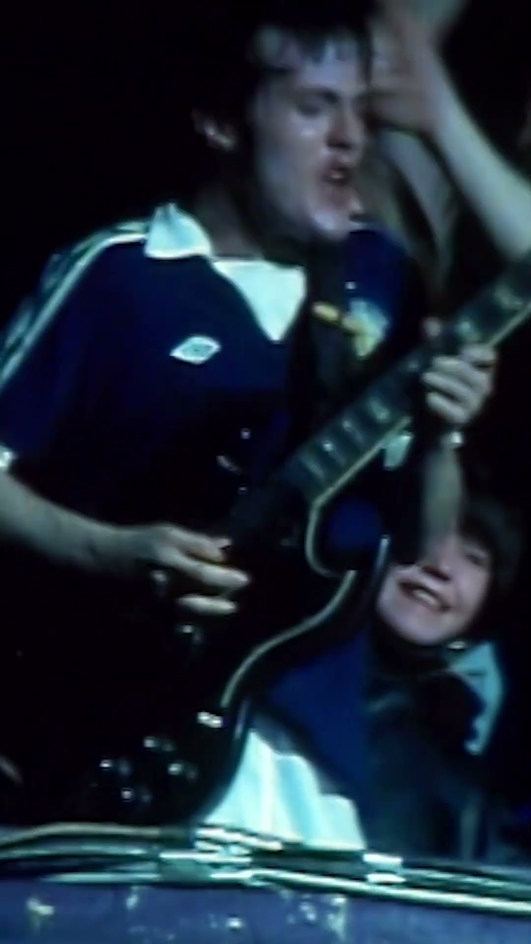 A 23-year-old Angus rocking out on the balcony of the Apollo Theatre in Glasgow in 1978 ?