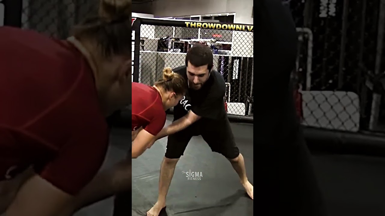 Pro MMA Girl vs Normal Guy 😱