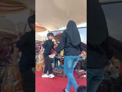 viral‼️FAREL PRAYOGA hampir PINGSAN saat menghibur tetangga @sahabatfarel672 @farelprayogachannel8457