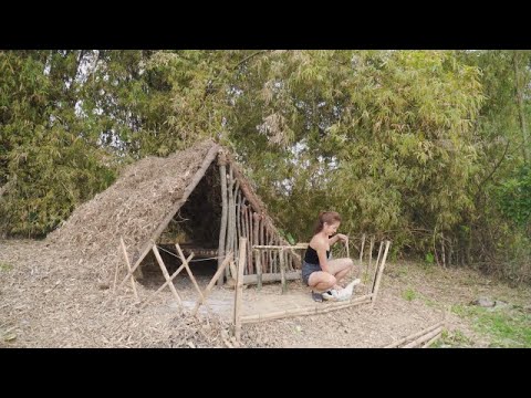 Julia Makes Grilled Duck In The Trunk Of A Coconut Tree | BUSHCRAFT BUILD & COOK ALONE GIRL